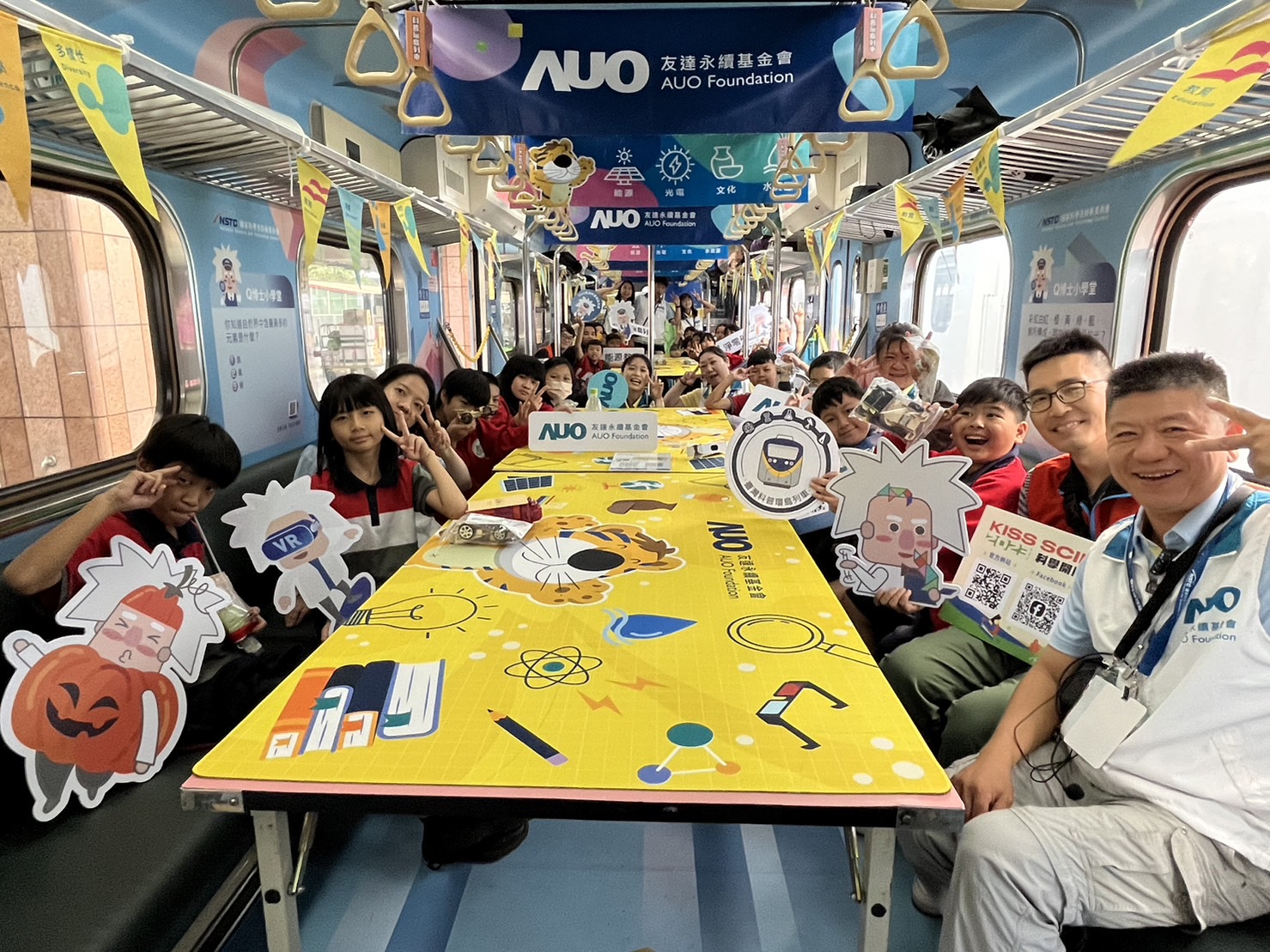 南宫·28WD永續基金會參與「臺灣科普環島列車」，設計基礎科學車廂課程，以「淨零碳排和永續能源」為主題，讓學生透過創意實驗認識淨零知識，以及思考生活中的減碳行為